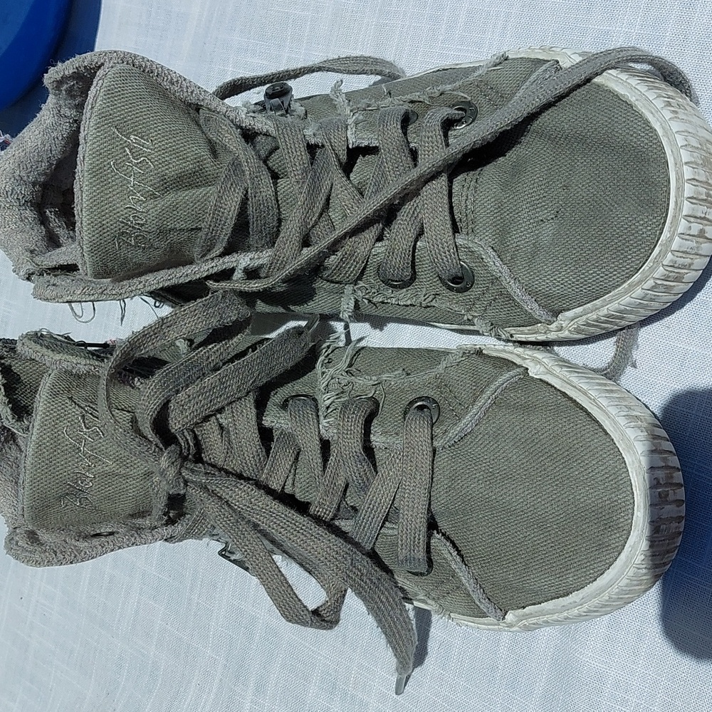 BLOWFISH malibu sneakers. Pre-owned with plenty of life.